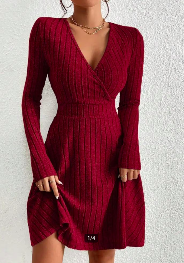 Zomerse jurk met lange mouwen, V hals en paraplu rok kleur rood