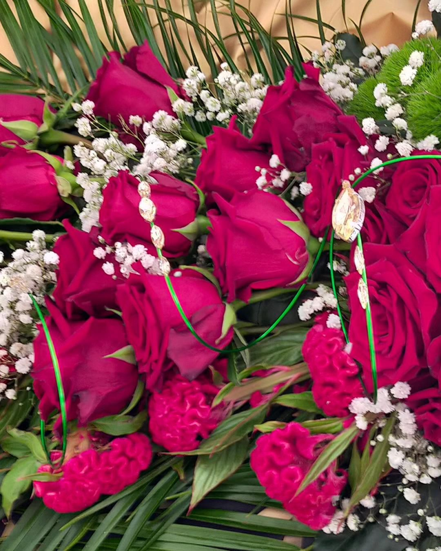 60 rose rosse a gambo lungo con confezione regalo 