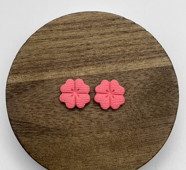 Textured flower studs