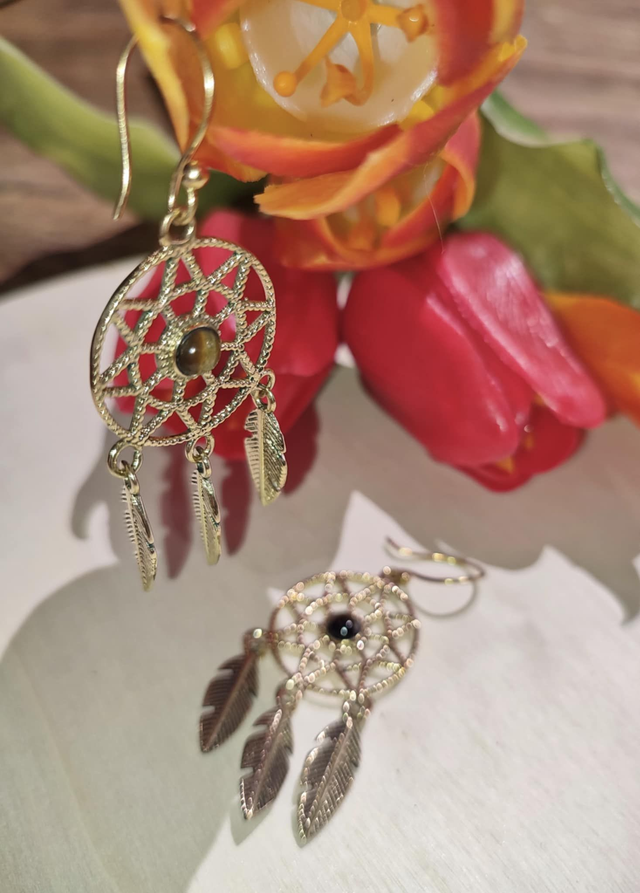 🌙 Boucles d’oreilles capteur de rêves en bronze – Œil de tigre