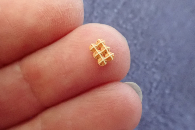 Hot Cross Buns (1/48th scale)