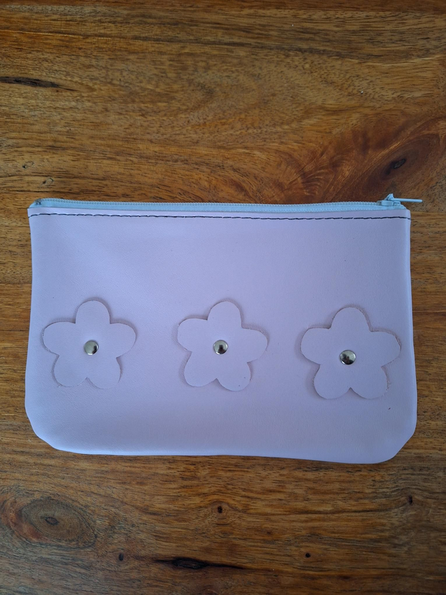 Trousse rose trois fleurs