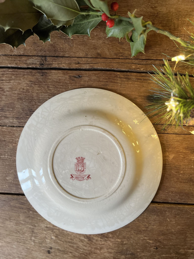 ** LOT RESERVE ** PERRUCHE - Lot de 2 assiettes à dessert signées Gien - Terre de Fer