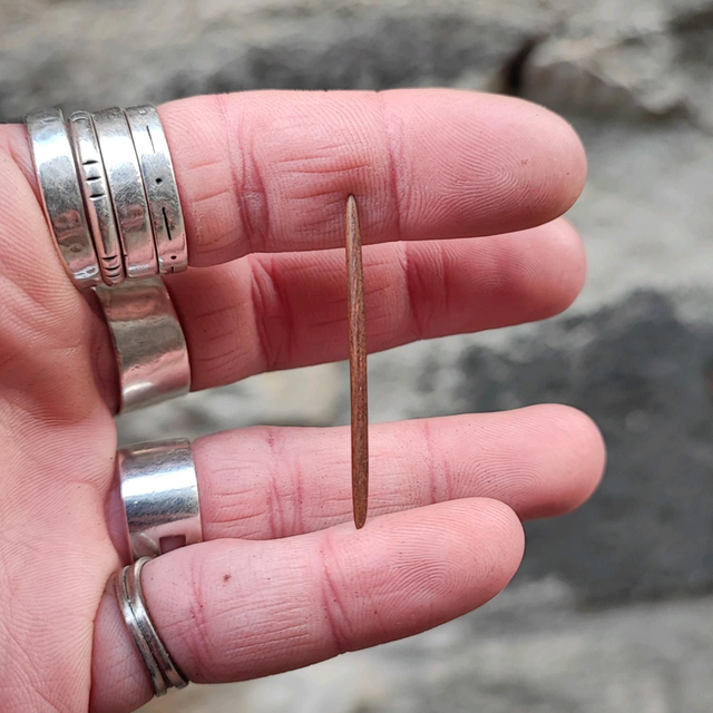 Barre de Piercing pour Nombril en Bois d'Amazakoué du Gabon