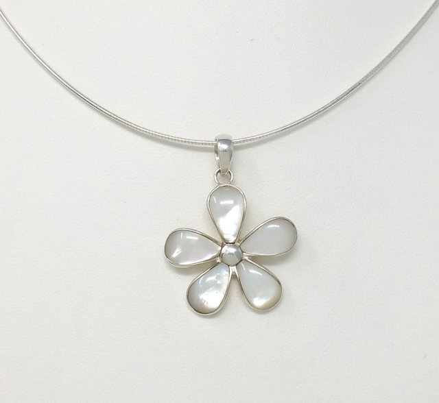 PENDENTIF FLEUR NACRE BLANCHE ARGENT MASSIF - VENDU SANS CHAINE - 3413