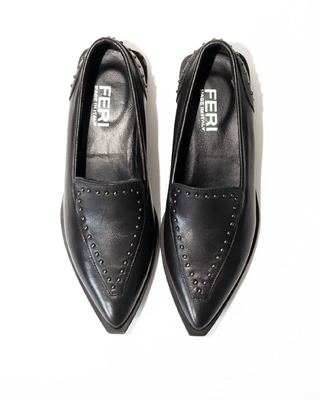 Mocassini in nappa con borchie