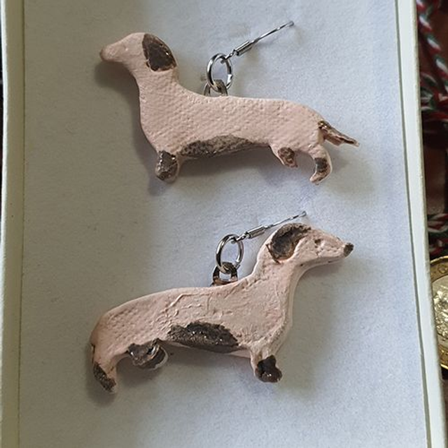 Ceramic Dachshund Sausage Dog dangly earrings e90