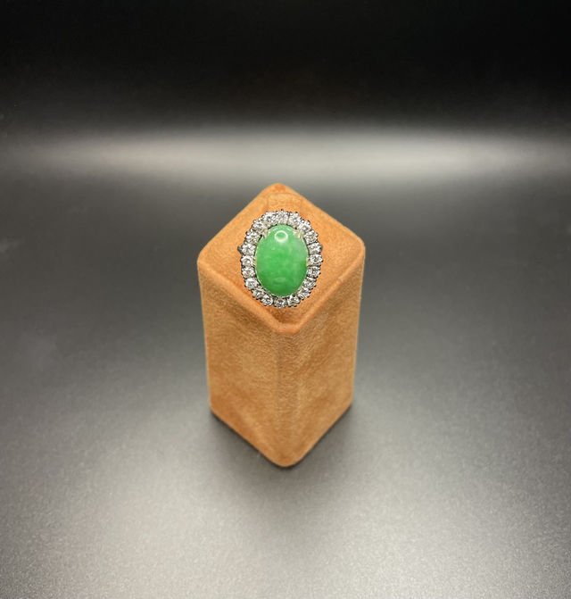 L’Essenza del Drago Verde – Anello con Giada Imperiale e Diamanti