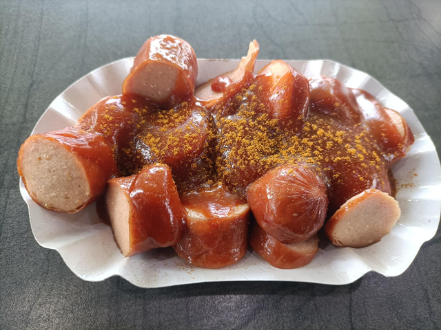 Currywurst. Punkt.