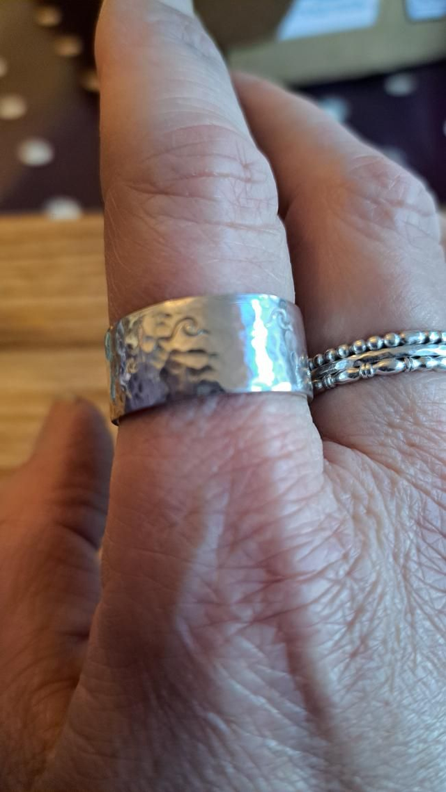 CHUNKY SILVER WAVE RING