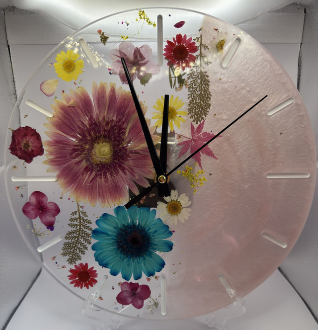 Timeless Grace: Large Wall Clock with Dried Flowers