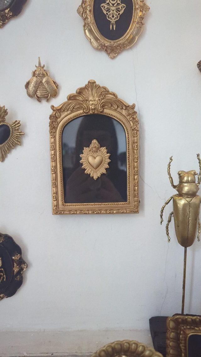 Cadre en arche dorée - cœur sacré ex-voto