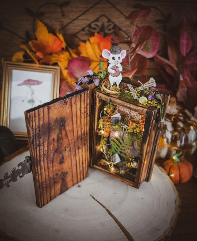 "Noisette, la Gardienne du Grimoire d'Automne" - Sculpture Fantastique 