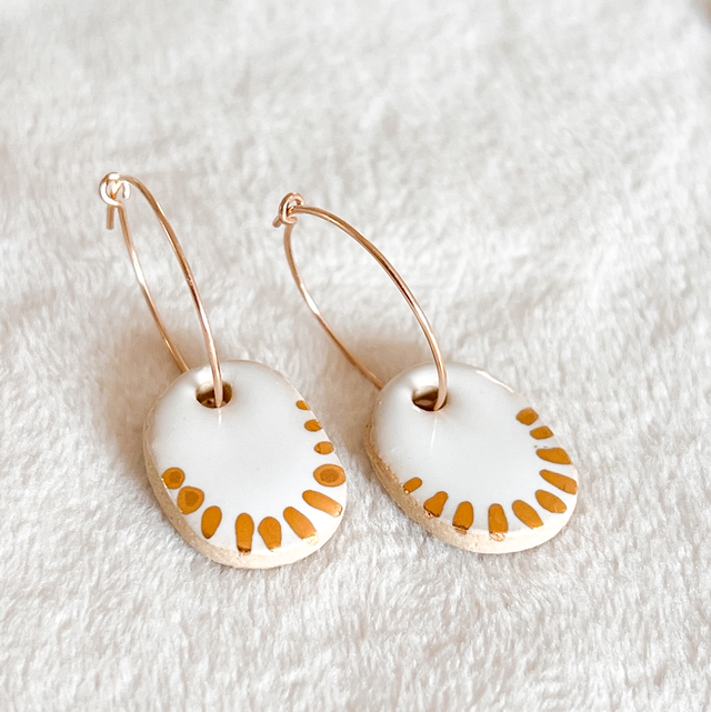 Boucles or et blanc ovale