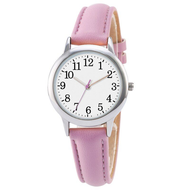montre horloger à quartz pour femme, cadran avec chiffres arabes faciles à lire, et son bracelet cuir rose