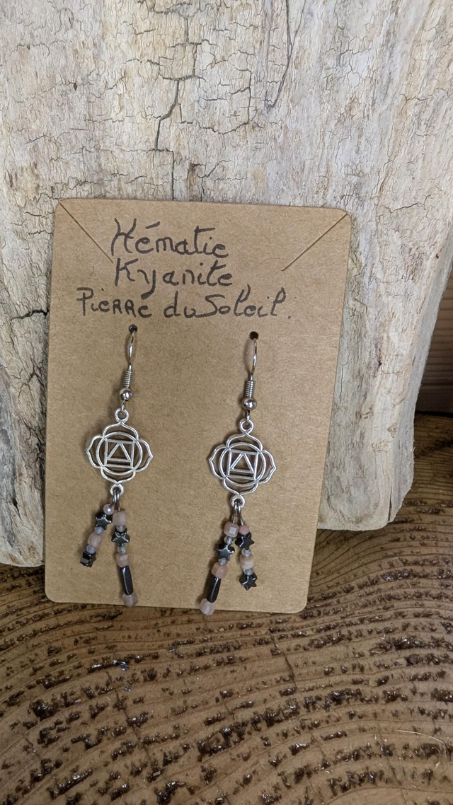 Pendantes d&#039;Hématie, Kyanite, Pierre du Soleil.