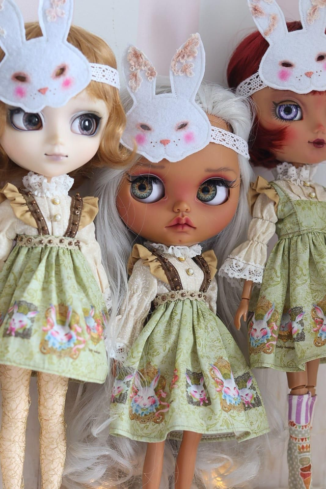 Royal Bunnies outfit for Pullip and Blythe (blouse, skirt and mask)