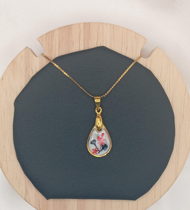 Pendentif véritable fleurs séchées 
