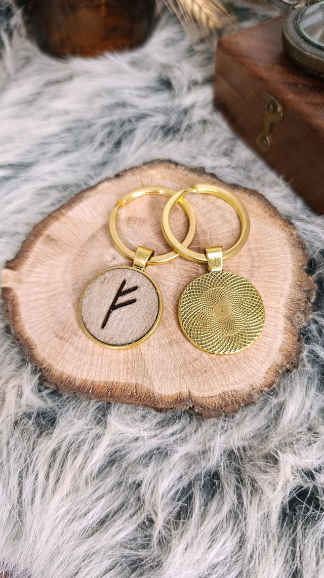 Porte-clé runique doré