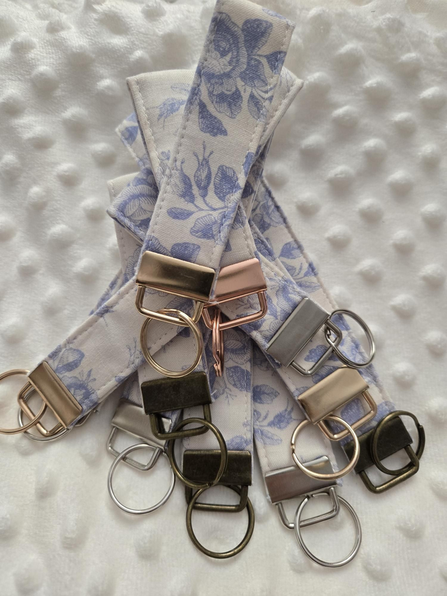 Cream and Blue floral keyring 