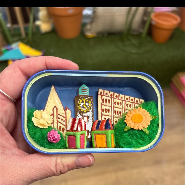 Small Norwich tin boterbloem 