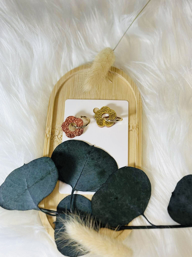 Boucles d'Oreilles Cuir recyclé - Fleurs Couleur recto doré verso cuivré