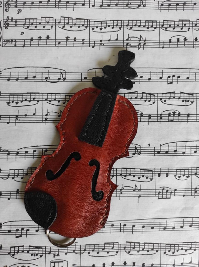 Range clés violon en cuir 