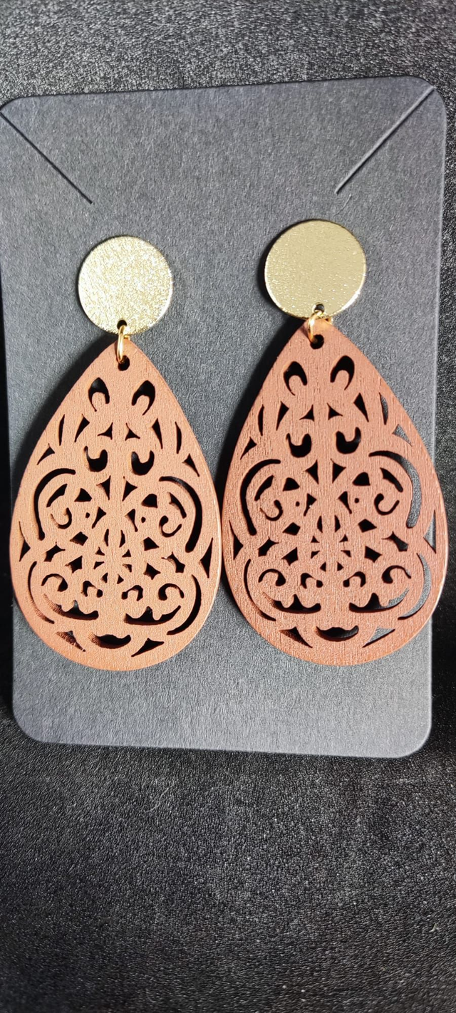Boucles d’oreilles en bois – Motif ajouré