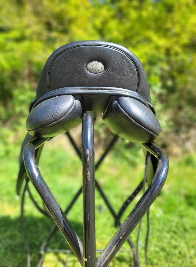 Selle de dressage Fairfax Classic Moveable Block 17" – Noire – Arcade Wide