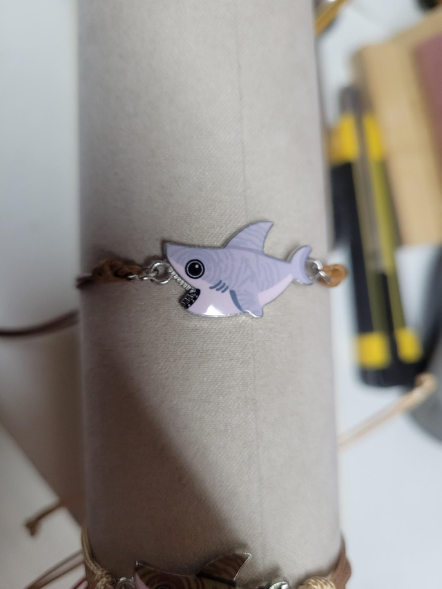 Bracelet simple requin gris