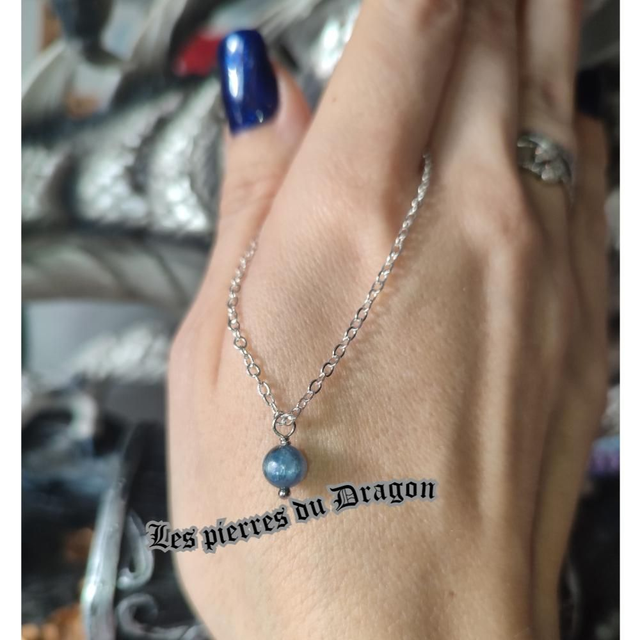 Collier fin cyanite dysthène