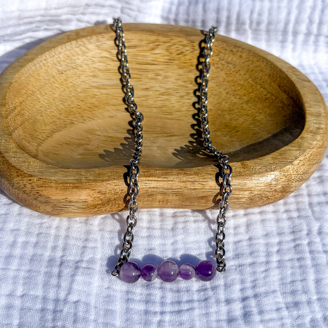 Collier en améthyste chevron 