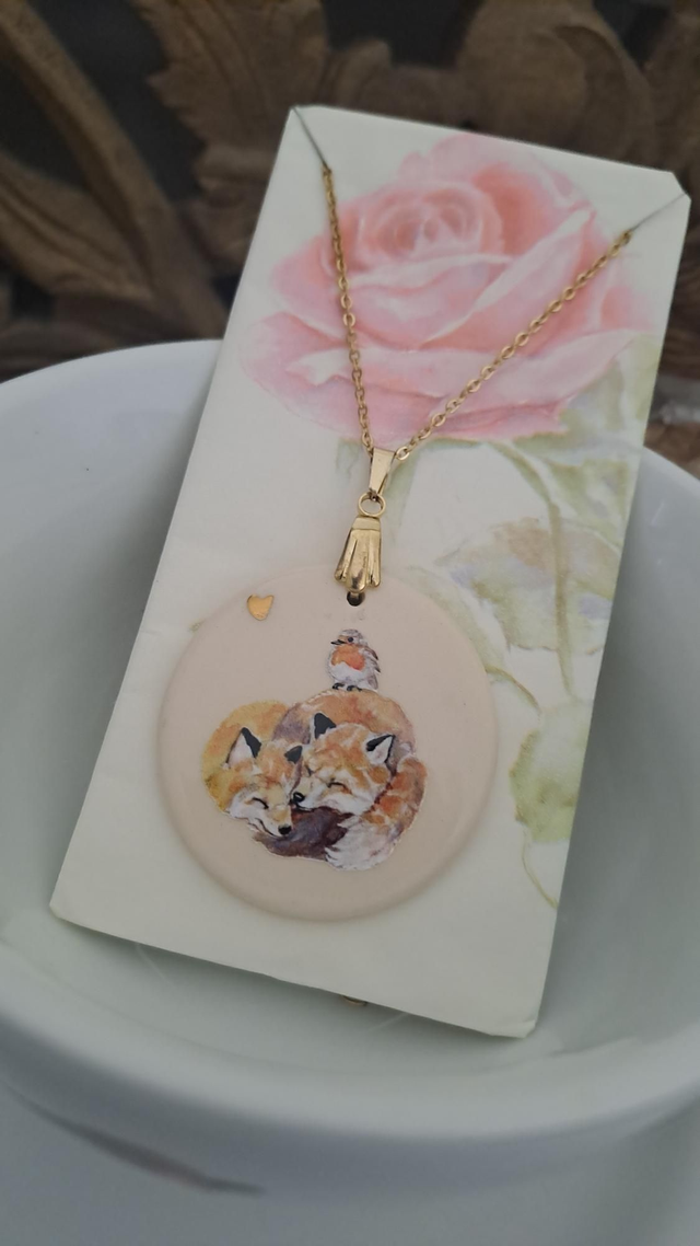 Bijoux foxes and robin