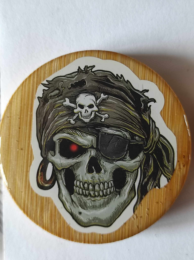 Décapsuleur Tête de mort pirate magnétique frigo