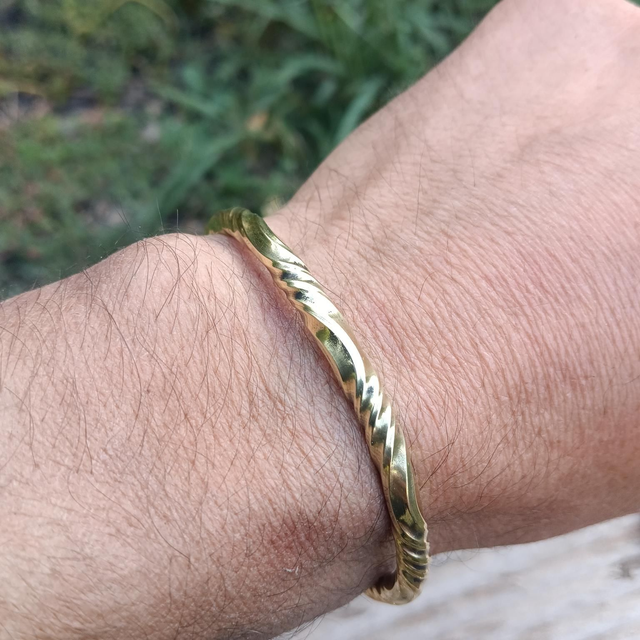 Bracelet en laiton vrillé - bienfaisant et élégant