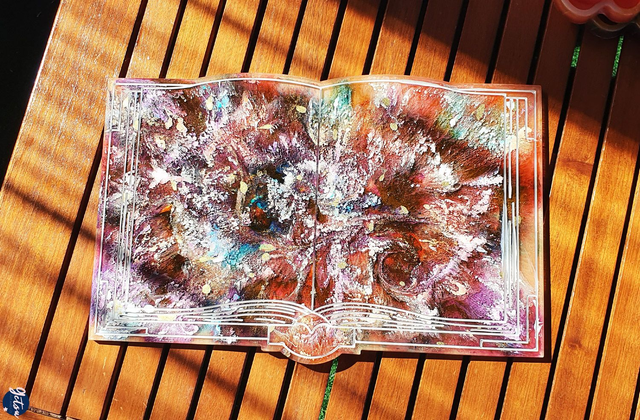 Plateau livre magique en résine blanc, orange et violet