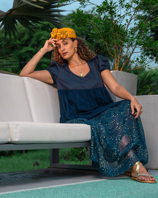 Robe mousseline de soie marine éclats dorés 