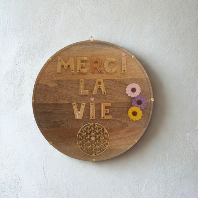 Décoration murale en bois "Merci la Vie" - 37 cm diamètre