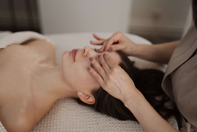 Klassische Gesichtsbehandlung in Bonn- 75 Minuten - Geschenk Gutschein