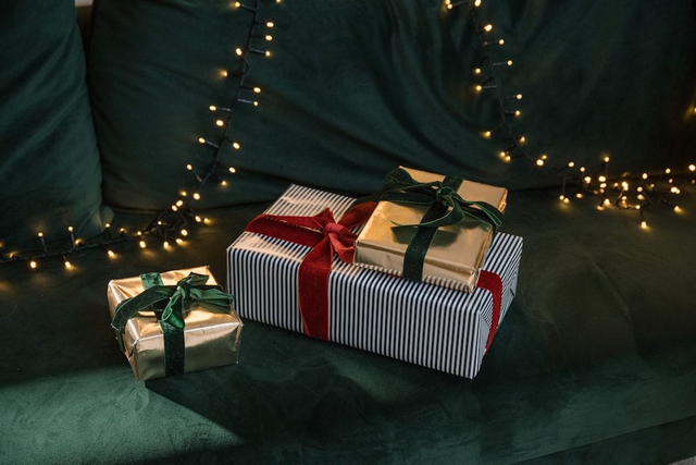 Gift Wrapping Service