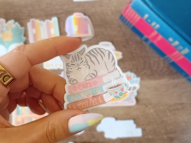 Sticker Holographique Waterproof - Chat posé sur une pile de livres