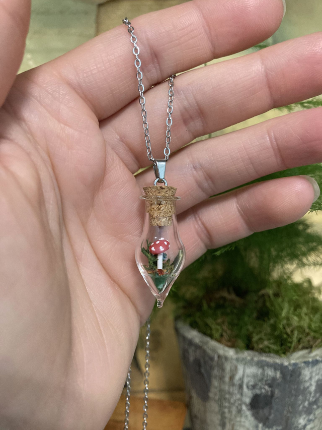 Pendentif amanite rouge