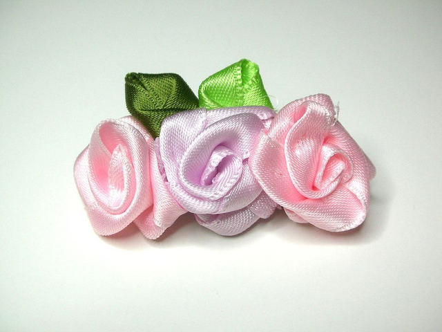 Composition de roses-mauve-rose-noeud pour chien-Bowsnoeuds