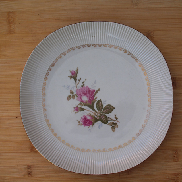 Chodziez | Gebakschaal Presenteerschaal (diameter 27 cm | hoogte 3 cm) &#039;Flower design&#039; in witte, groene, roze en goud kleuren | Vintage