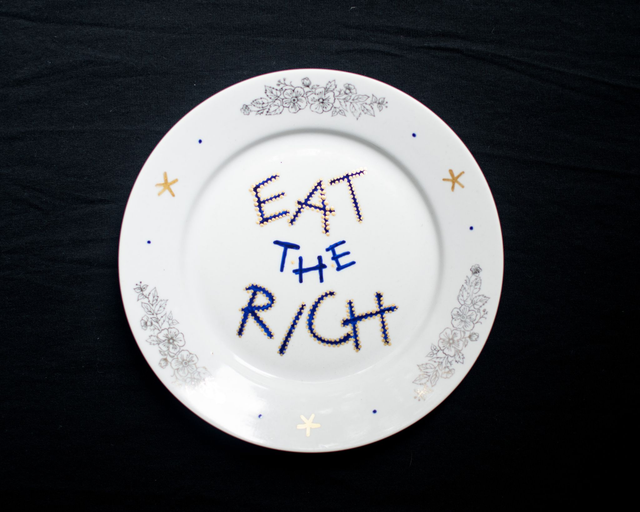 Buntowniczy talerz "Eat the rich"