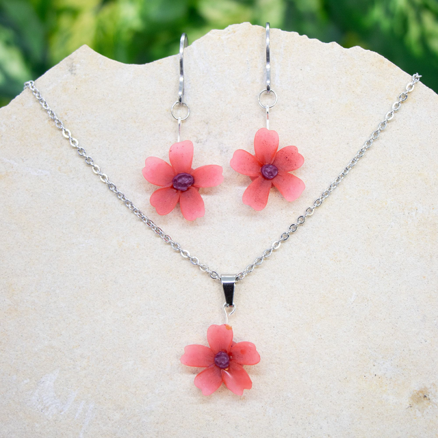 Kirschblüten-Ohrringe oder Halskette "Sakura", korallenrot, handgemacht aus Polymerton und nickelfreiem Edelstahl