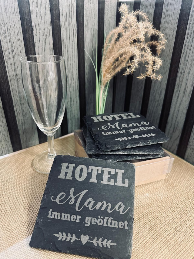 Schiefer Untersetzer "HOTEL Mama immer geöffnet " 