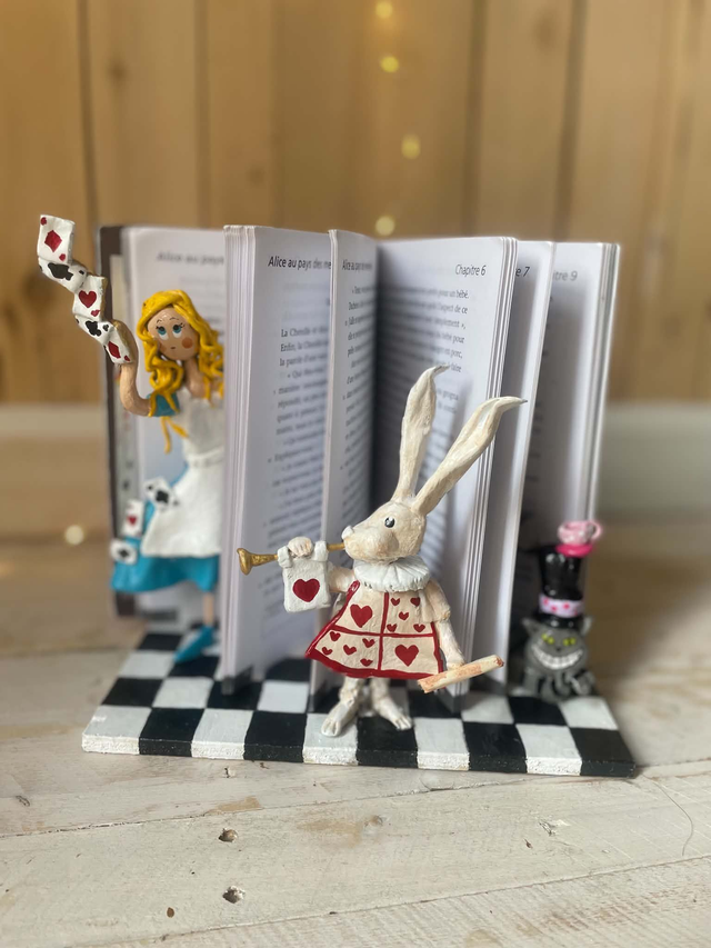 Décoration livre " Alice au pays des merveilles "