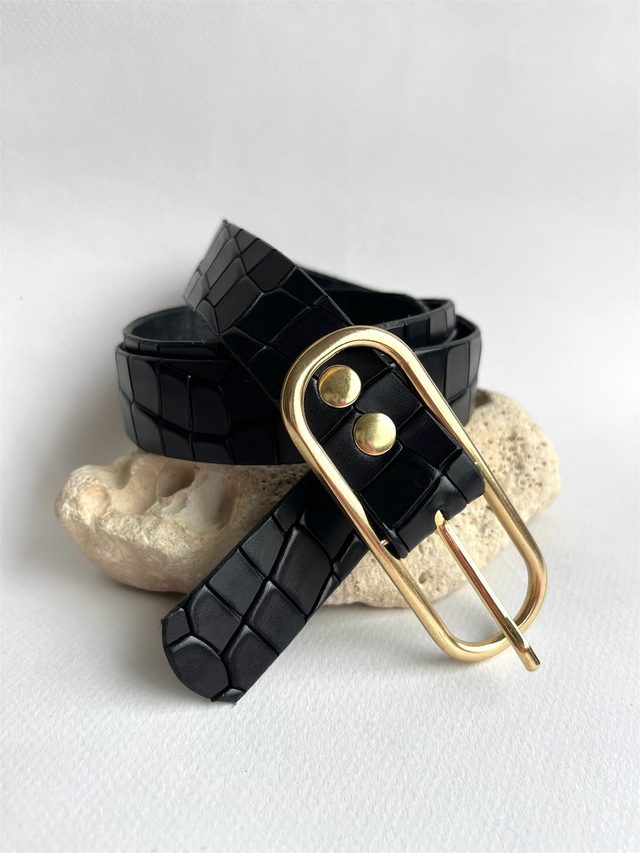 Ceinture noire effet croco boucle dorée