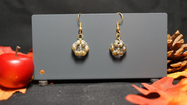 Boucle d'oreilles patoune noir et doré 